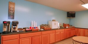 Free daily continental breakfast - Eastbrook Inn (Ronks)