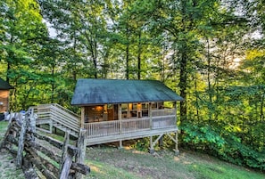 Individually decorated, individually furnished, rollaway beds, free WiFi - Nantahala Cabins (Bryson City)