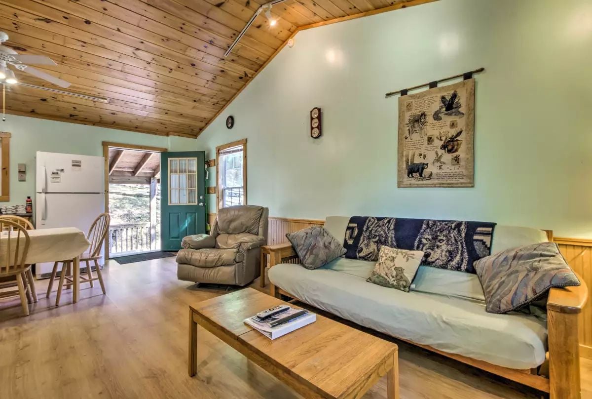 Decoración personalizada, muebles diferentes, camas extra y wifi gratis 