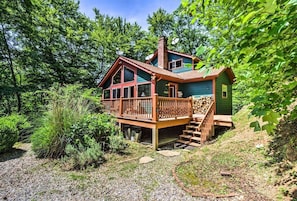 Edelweiss, Located 6 miles from Nantahala Cabins office | Individually decorated, individually furnished, rollaway beds, free WiFi