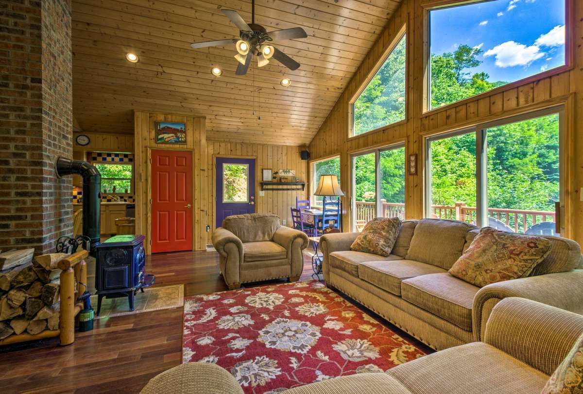 Edelweiss, Located 6 miles from Nantahala Cabins office | Individually decorated, individually furnished, rollaway beds, free WiFi