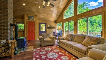 Edelweiss, Located 6 miles from Nantahala Cabins office | Decoración personalizada, muebles diferentes, camas extra y wifi gratis