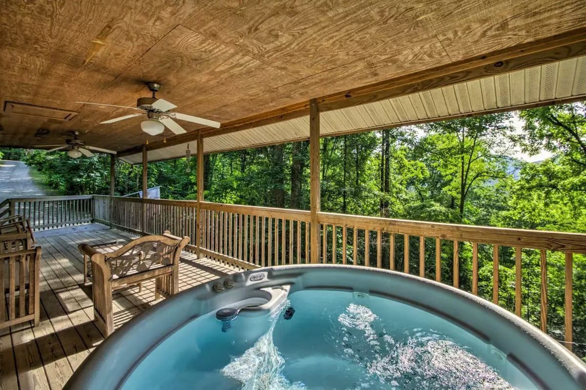 #8 - Deer Glen Cabin | Individually decorated, individually furnished, rollaway beds, free WiFi