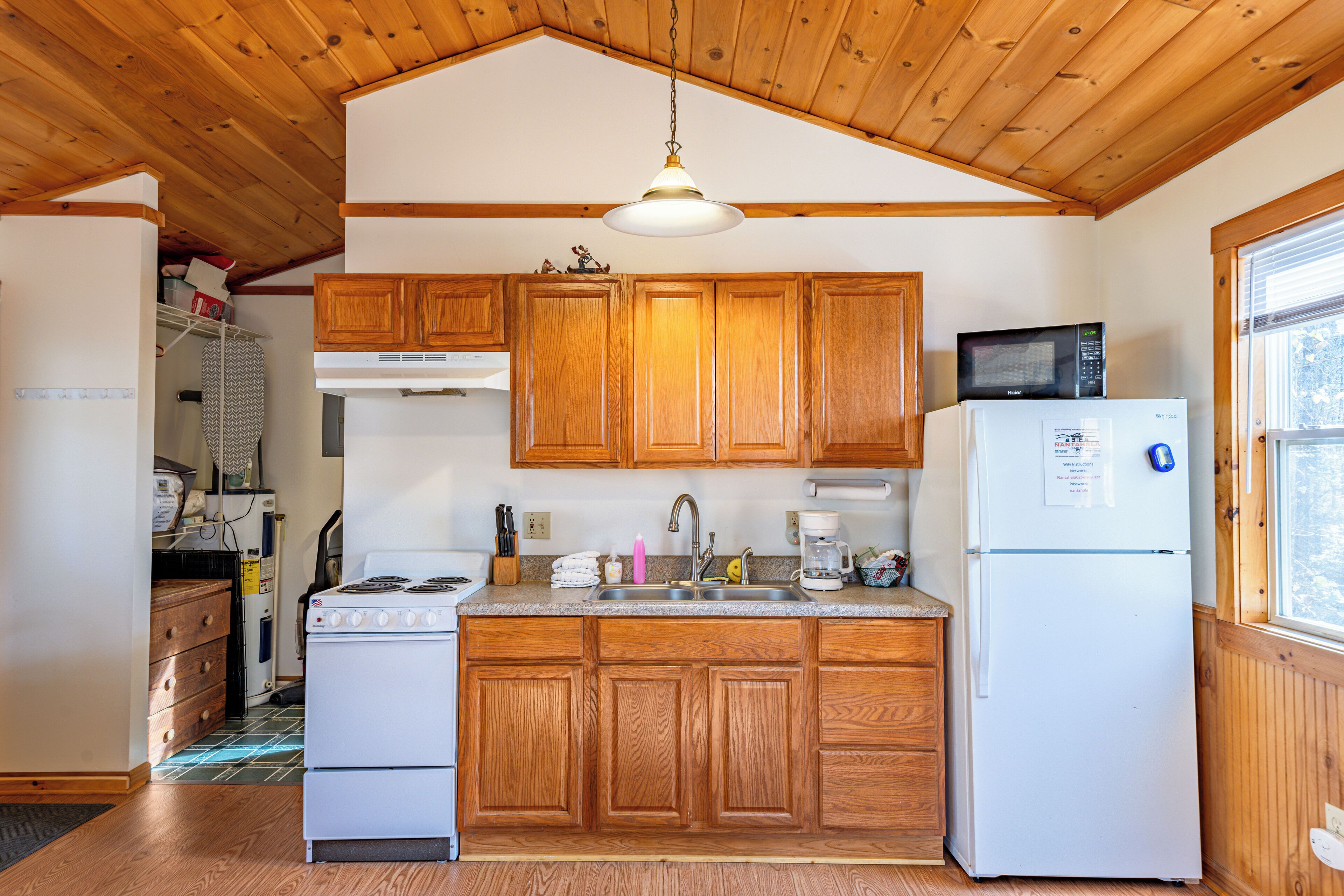 #4 - Gone Paddling Cabin | Private kitchen | Coffee/tea maker, fridge, microwave, oven