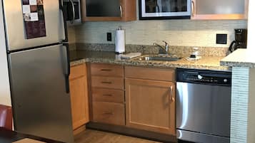 Full-sized fridge, microwave, stovetop, dishwasher