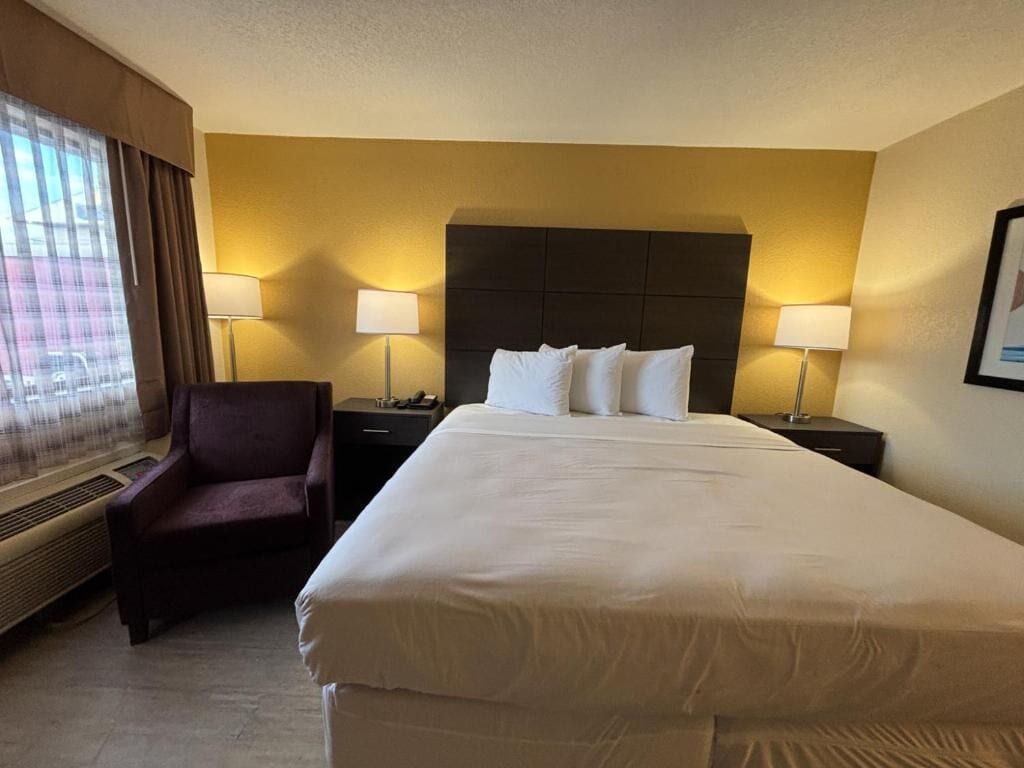 Desk, laptop workspace, iron/ironing board, free WiFi