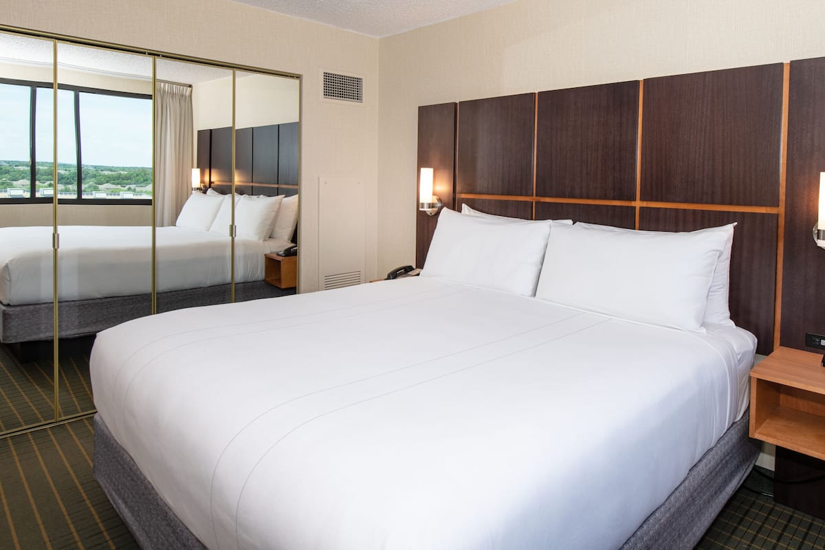 1 bedroom, premium bedding, down duvets, desk