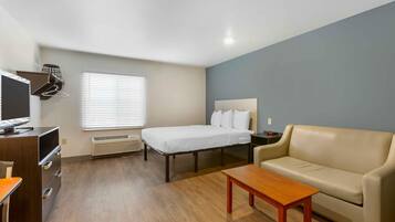 Deluxe Studio, Non Smoking, Refrigerator & Microwave | Desk, laptop workspace, free WiFi, bed sheets