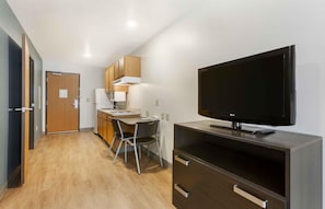 Desk, laptop workspace, free WiFi, bed sheets - Extended Stay America Select Suites - Phoenix - North (Phoenix)