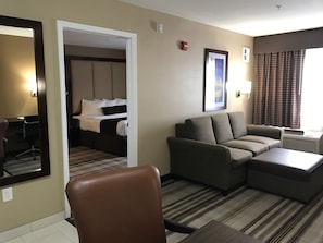 Hypo-allergenic bedding, pillow-top beds, desk, laptop workspace - Best Western Plus Crawfordsville Hotel (Crawfordsville)