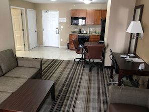 Hypo-allergenic bedding, pillow-top beds, desk, laptop workspace - Best Western Plus Crawfordsville Hotel (Crawfordsville)