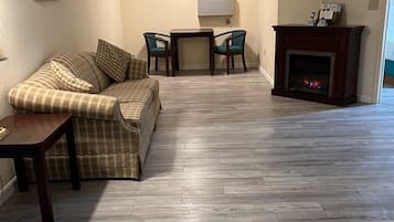 Deluxe Suite, 1 King Bed with Sofa bed, Jetted Tub, Fireplace | Desk, blackout drapes, iron/ironing board, rollaway beds