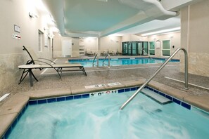 室內泳池