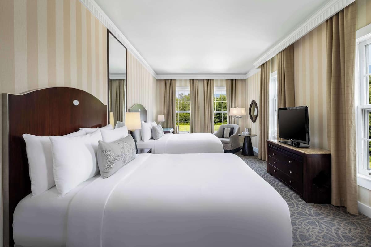 Habitación, 2 camas Queen size (Resort) | 1 habitación y caja de seguridad en la habitación