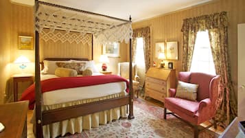 Suite, baño privado (RedBird Suite) | Ropa de cama de alta calidad y decoración personalizada