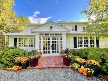 The Stockbridge Country Inn Closest B&B to Norman Rockwell Museu