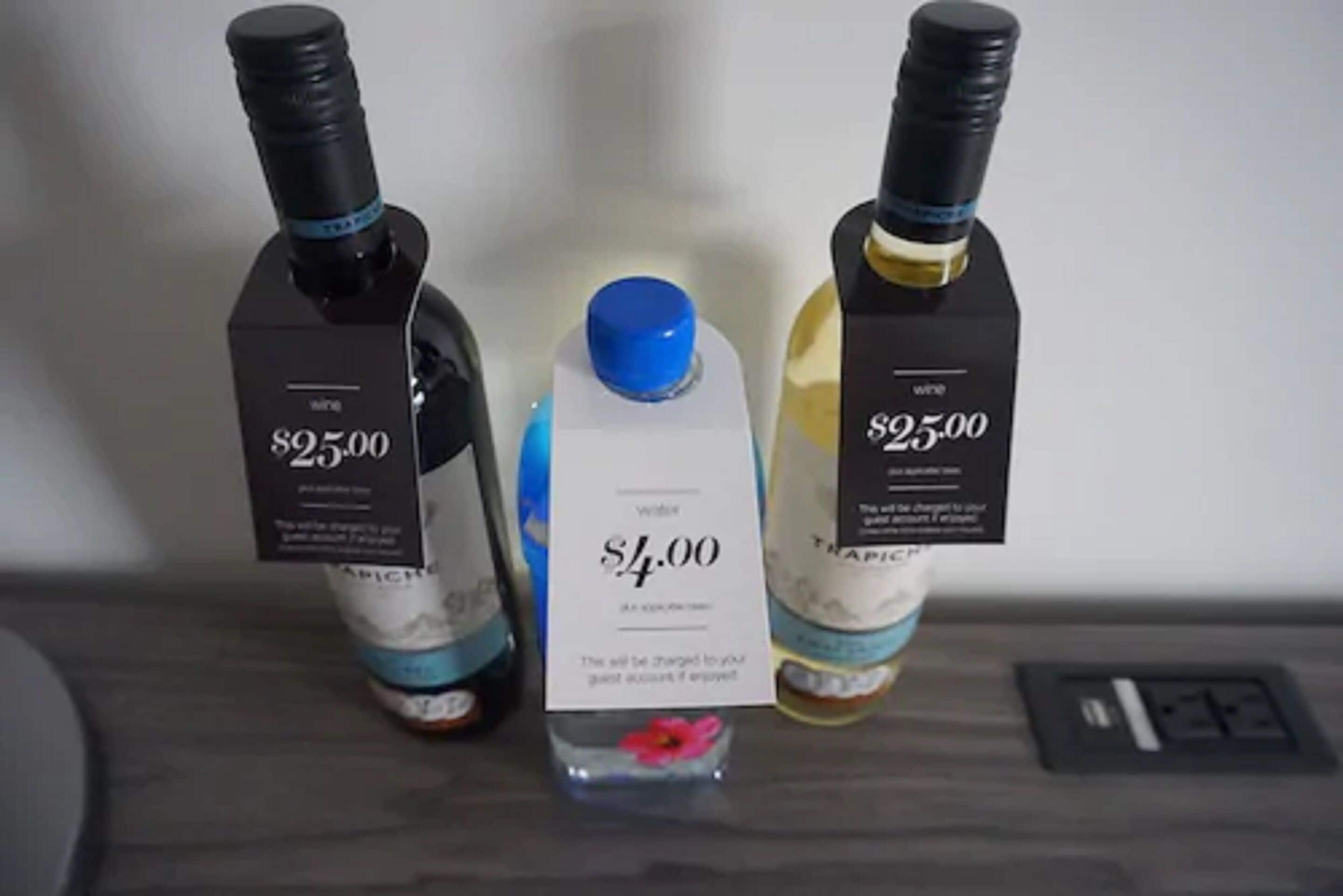 superior room, 1 queen bed | room amenity