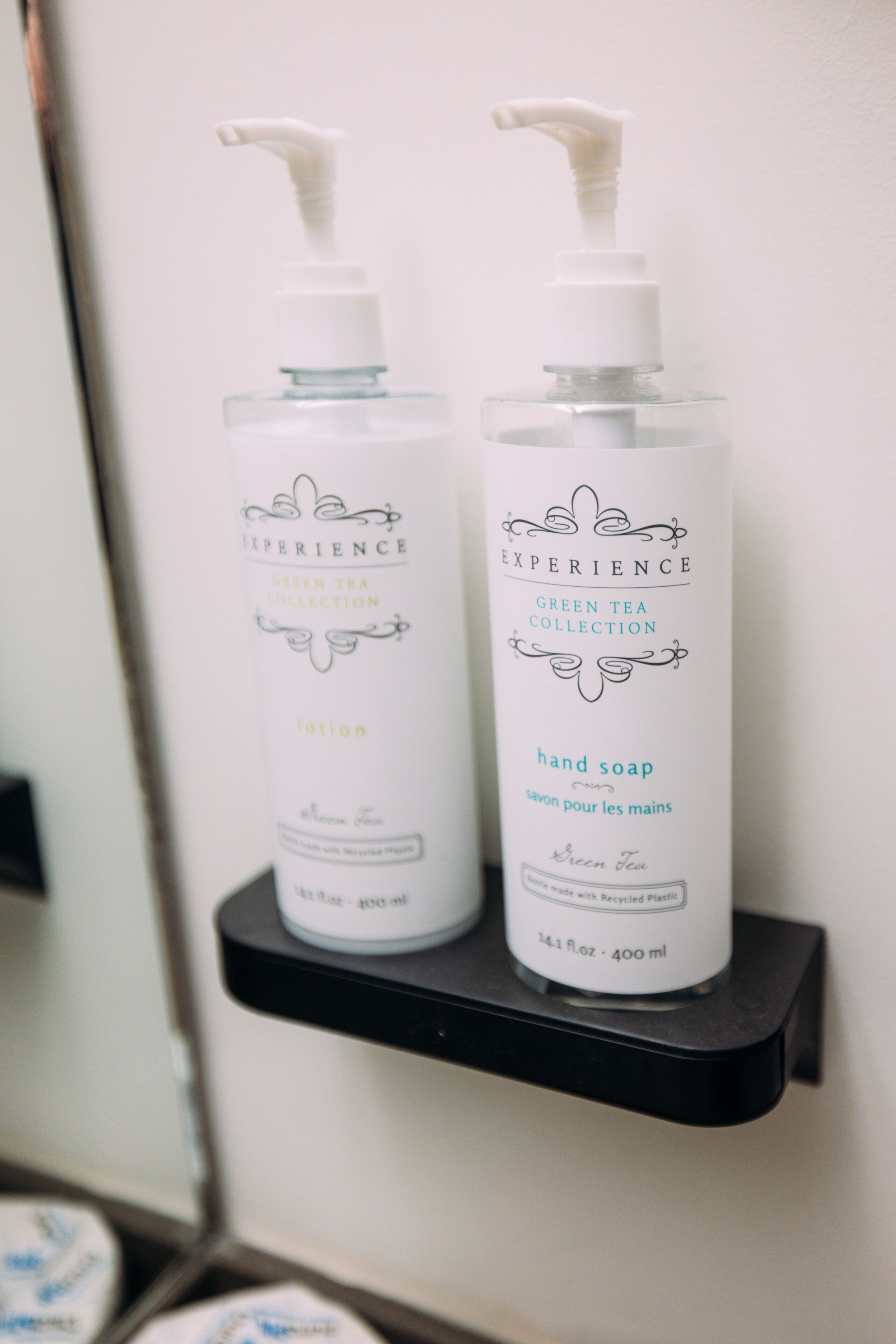 combined shower/bathtub, free toiletries, hair dryer, towels