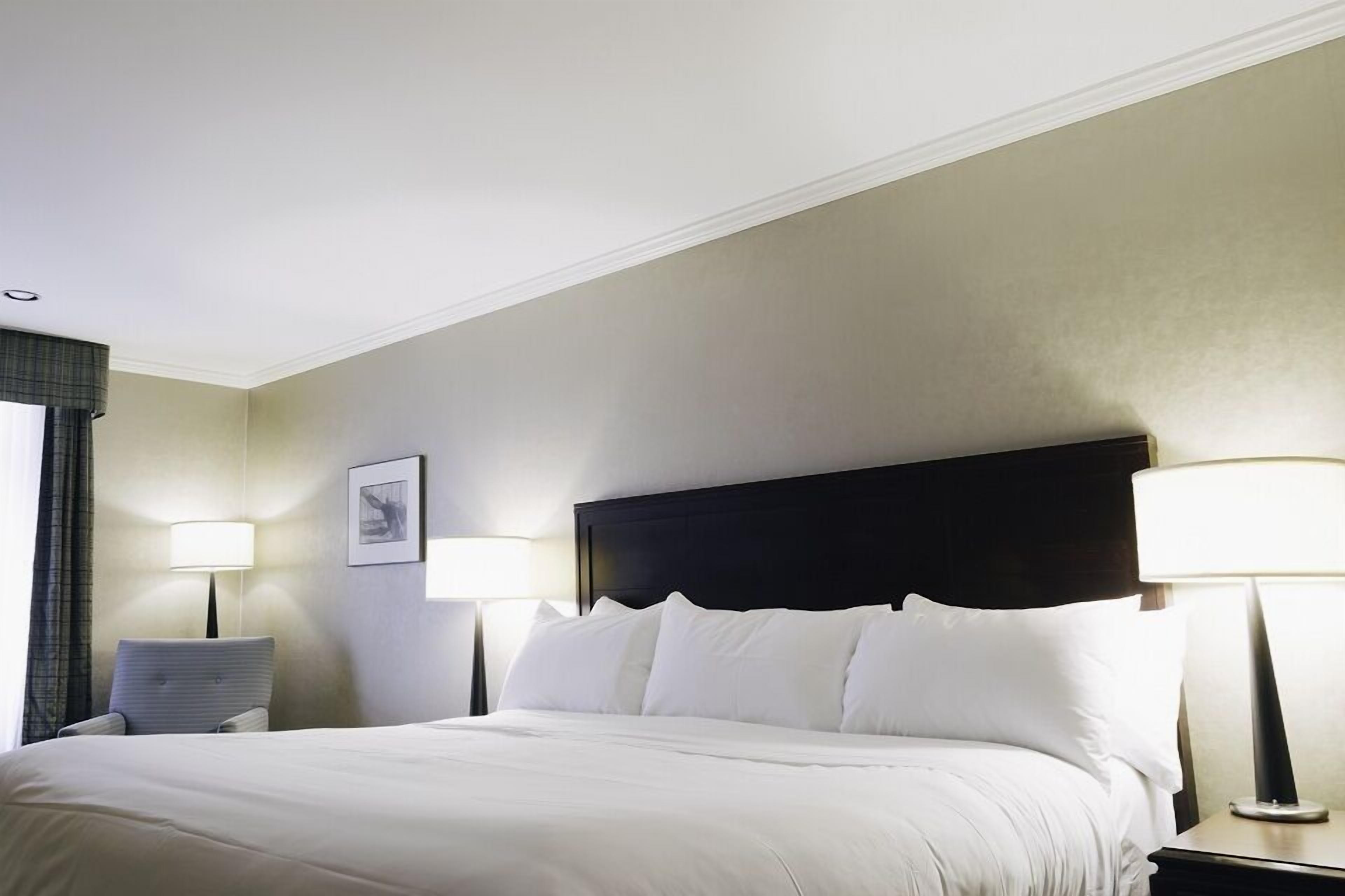 standard 1 king | 1 bedroom, down duvets, select comfort beds, desk