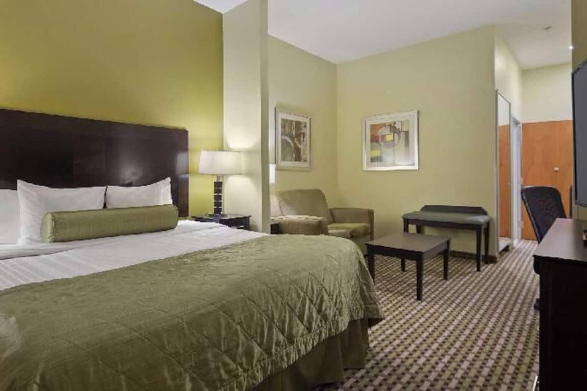 Pillowtop beds, in-room safe, desk, iron/ironing board
