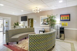 Lobby - Best Western Plus Brunswick Inn & Suites (Brunswick)