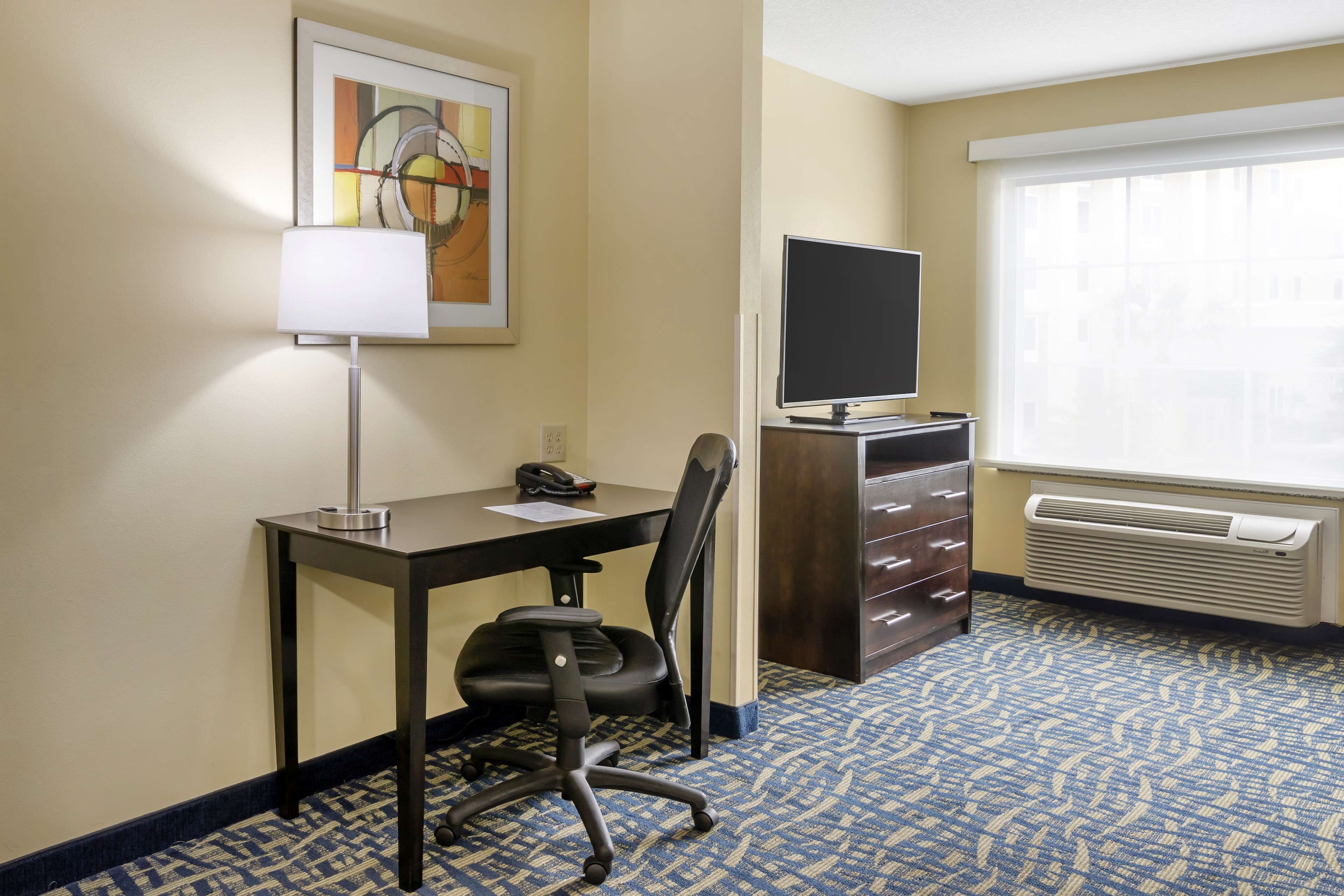 suite, 1 king bed, non smoking (larger room) | pillow-top beds, in-room safe, desk, iron/ironing board
