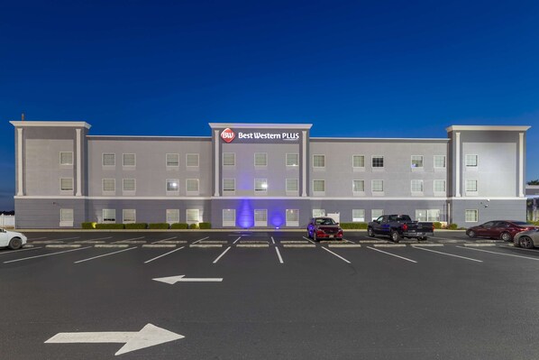 Exterior - Best Western Plus Brunswick Inn & Suites (Brunswick)