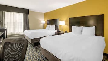 Chambre Standard, 2 grands lits, accessible aux personnes à mobilité réduite, baignoire