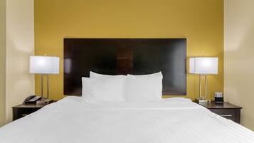 Suite, 1 King Bed, Non Smoking, Refrigerator & Microwave | Pillow-top beds, in-room safe, desk, iron/ironing board