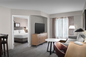 In-room safe, desk, laptop workspace, iron/ironing board - Staybridge Suites North Charleston by IHG (North Charleston)