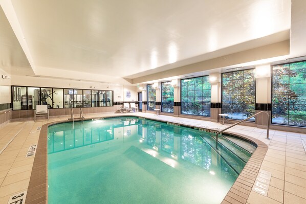 Indoor pool - Staybridge Suites North Charleston by IHG (North Charleston)
