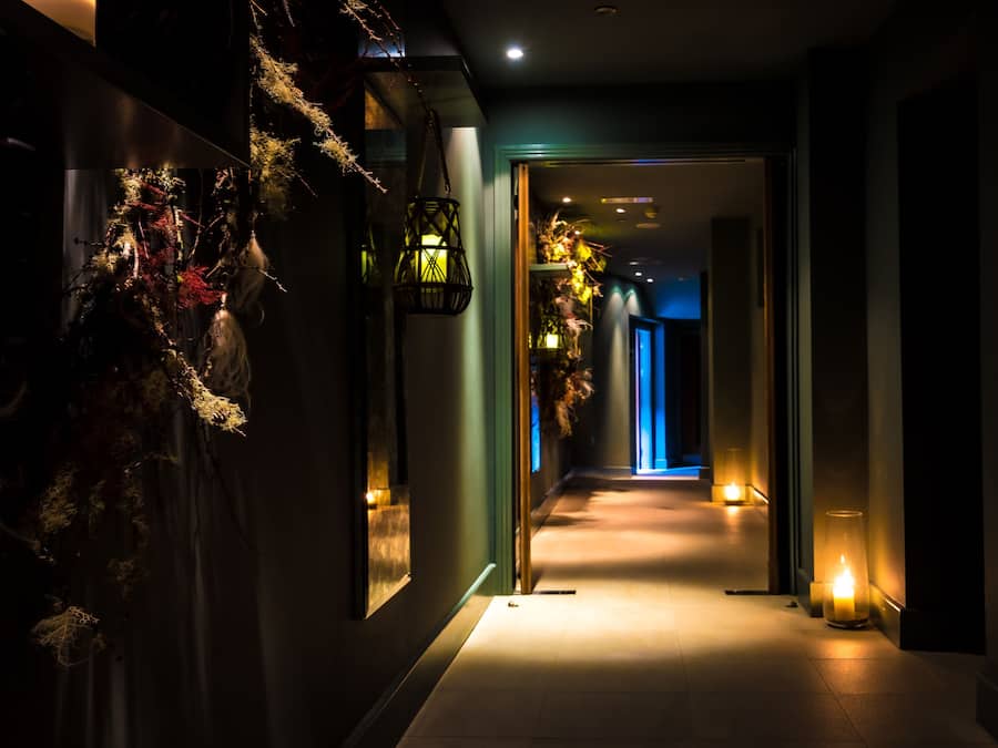 Sauna, hot tub, perawatan tubuh, body wrap, dan body scrub