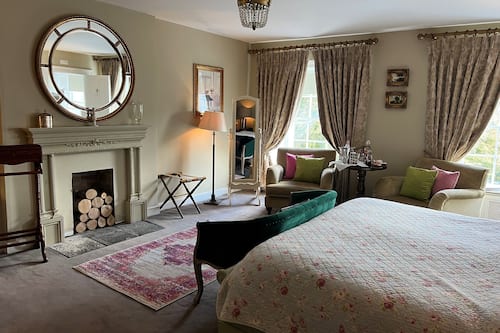 Heritage Period Style Room | Hypo-allergenic bedding, Select Comfort beds, in-room safe, desk
