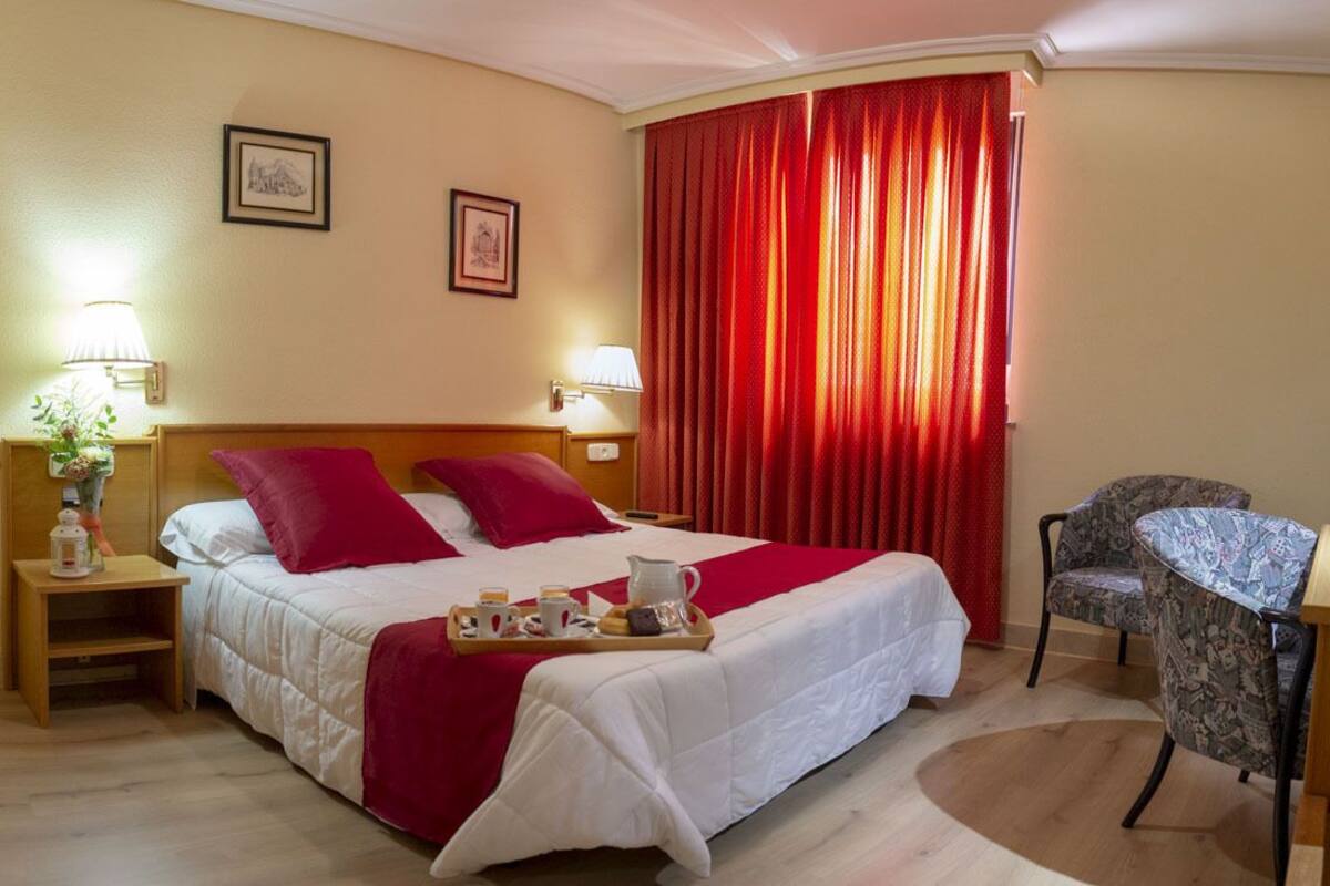 Coffres-forts dans les chambres, bureau, rideaux occultants