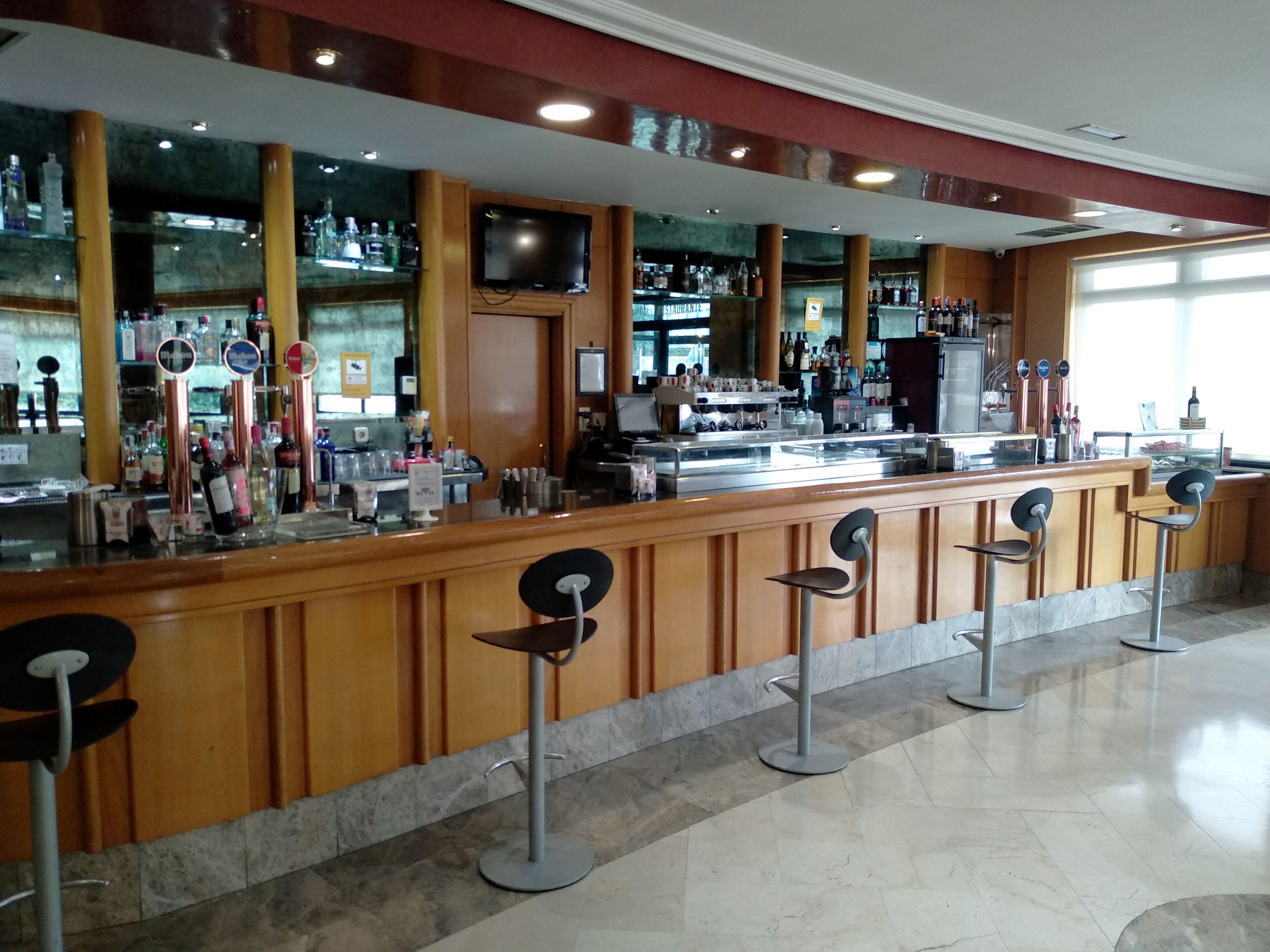 Se ofrece un desayuno bufé (7 EUR por persona)