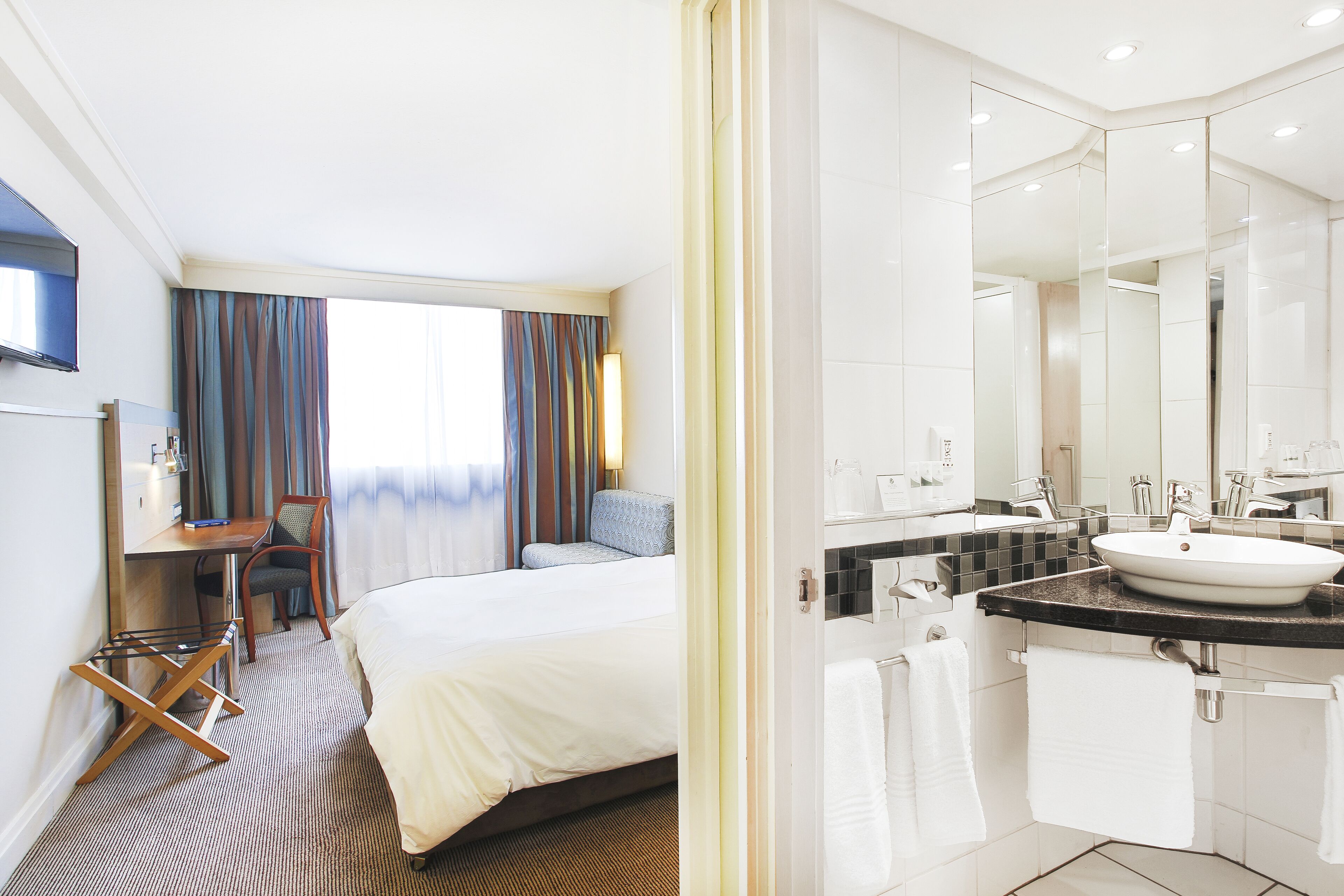 1 bedroom, minibar, in-room safe, desk