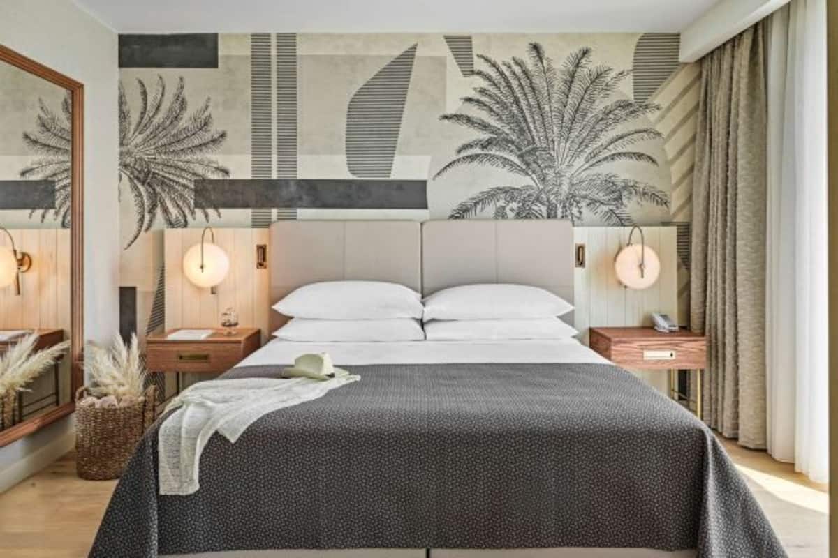 Free minibar, in-room safe, desk, laptop workspace