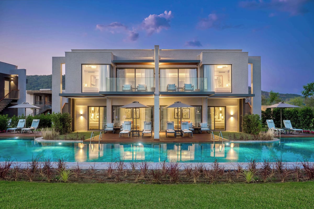 family room, multiple beds | view from room