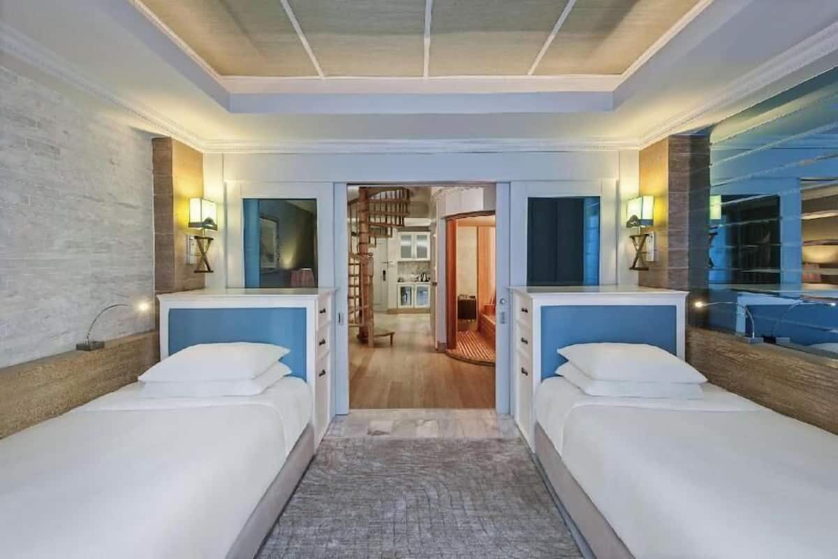 Free minibar, in-room safe, desk, laptop workspace