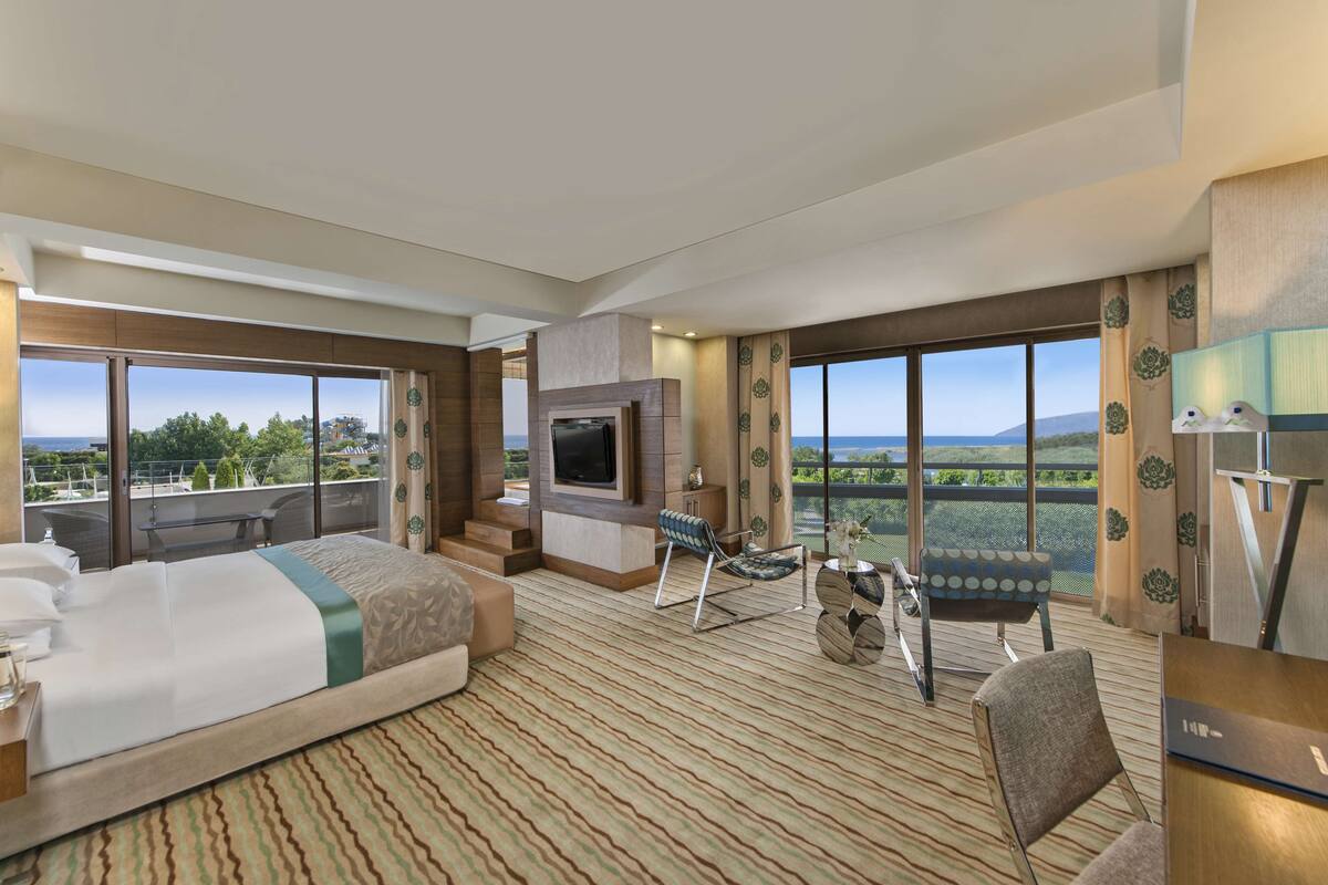 suite | 1 bedroom, free minibar, in-room safe, desk