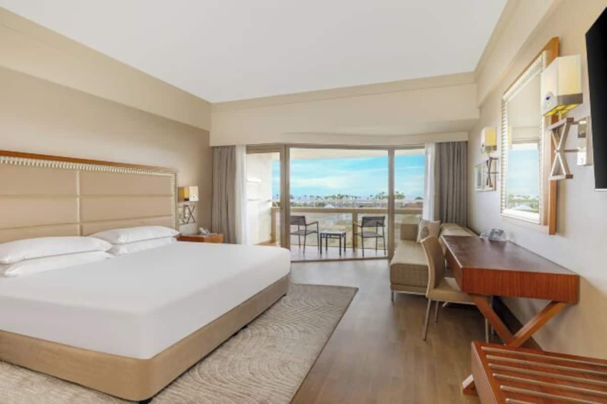 Free minibar, in-room safe, desk, laptop workspace