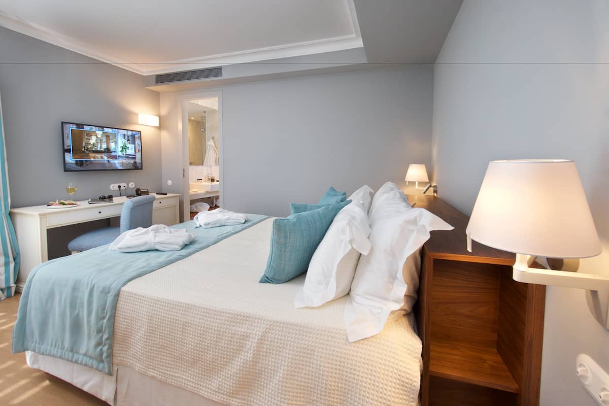 Master Suite with Outdoor Jetted Tub and Panoramic Sea view