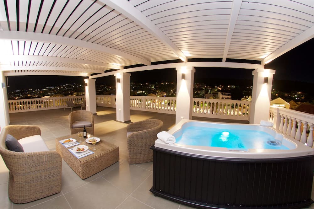 Aenos Hotel