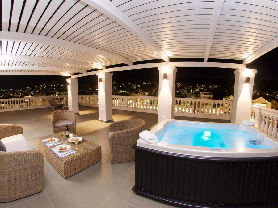 Master Suite with Outdoor Jetted Tub and Panoramic Sea view | Room amenity