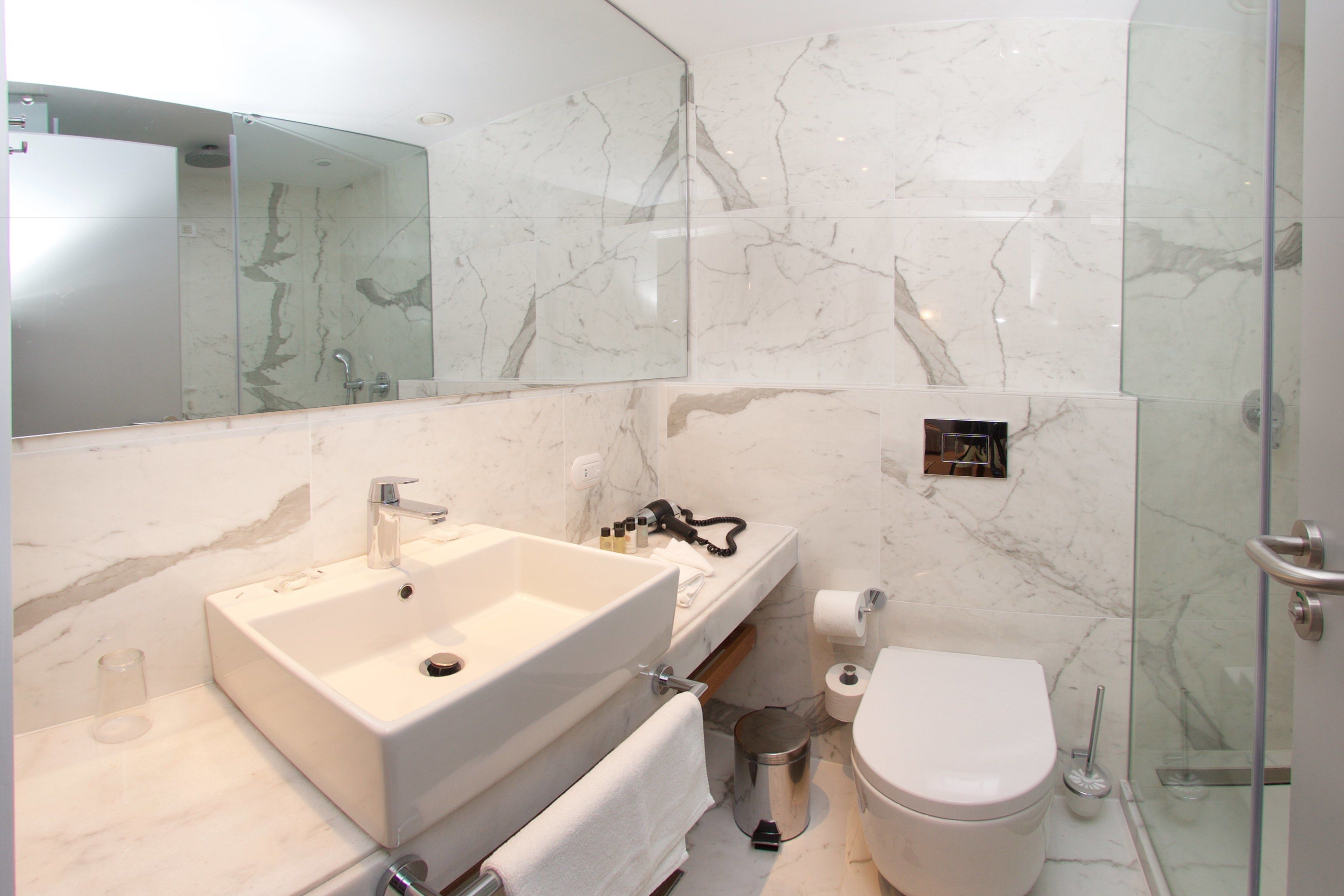 superior double room, no balcony | bathroom | shower, free toiletries, hair dryer, bathrobes