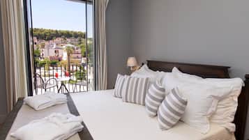 Junior Suite with Town View | 1 間臥室、迷你吧、客房內保險箱、書桌