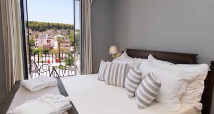 Aenos Hotel