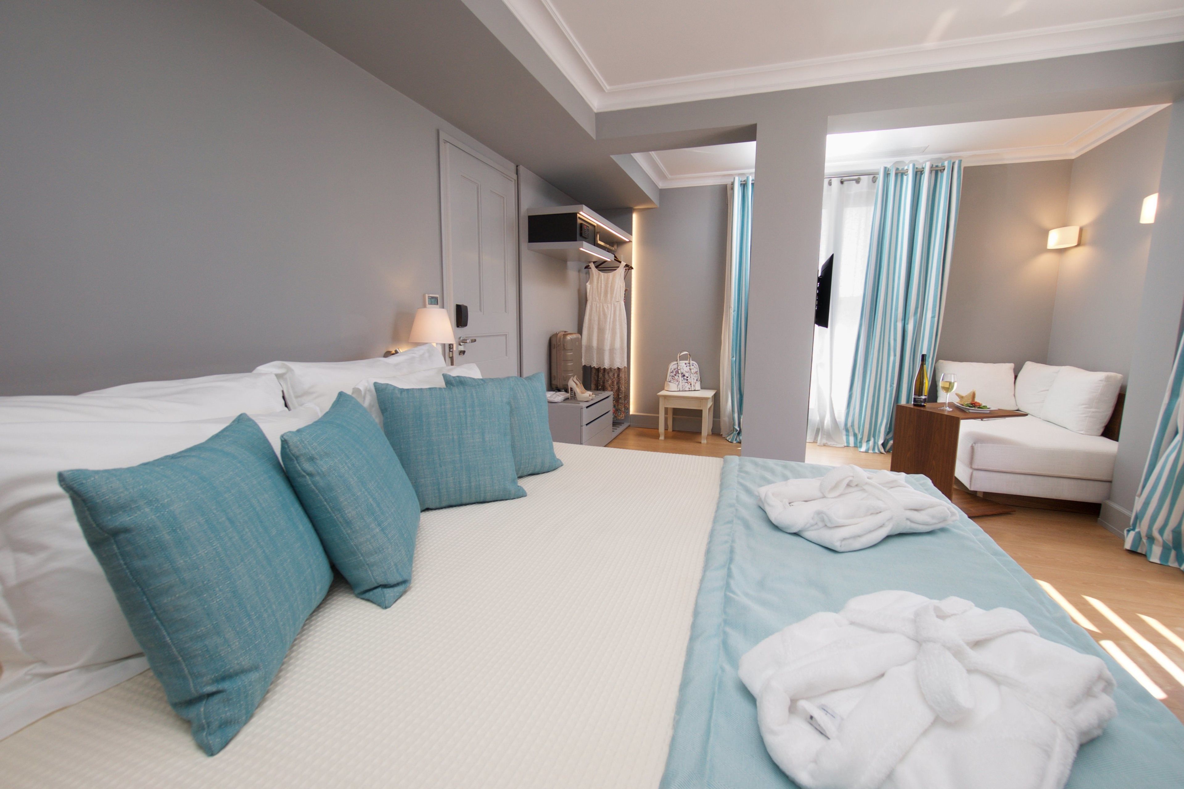 master suite with outdoor jetted tub and panoramic sea view | minibar, in-room safe, desk, free wifi