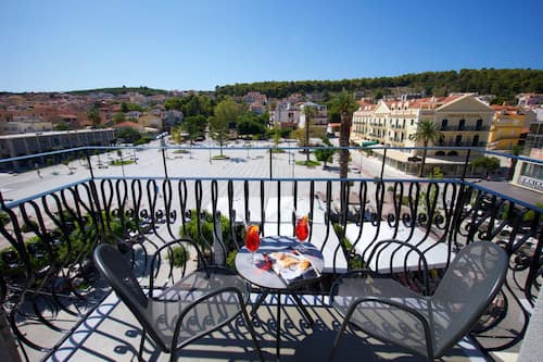 Junior Suite with Town View | Balkon