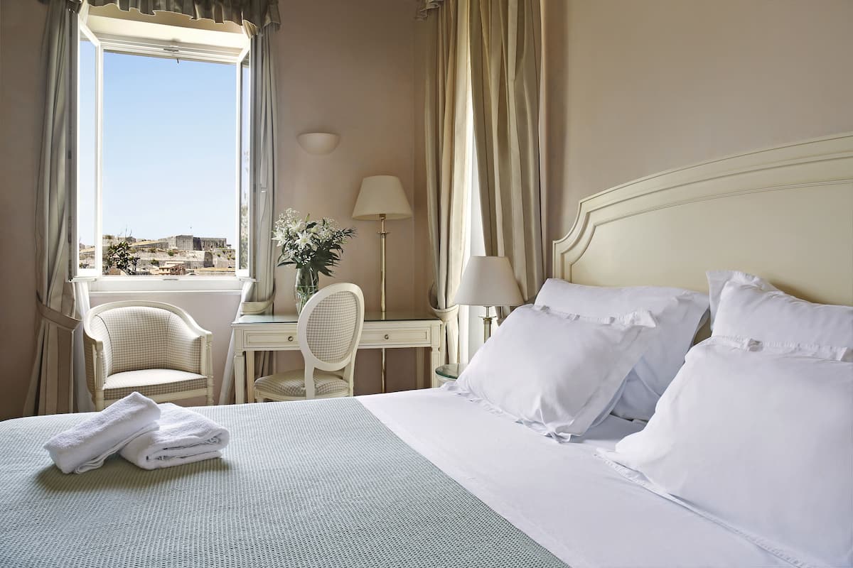 Deluxe Double Room | 1 bedroom, down duvets, minibar, in-room safe